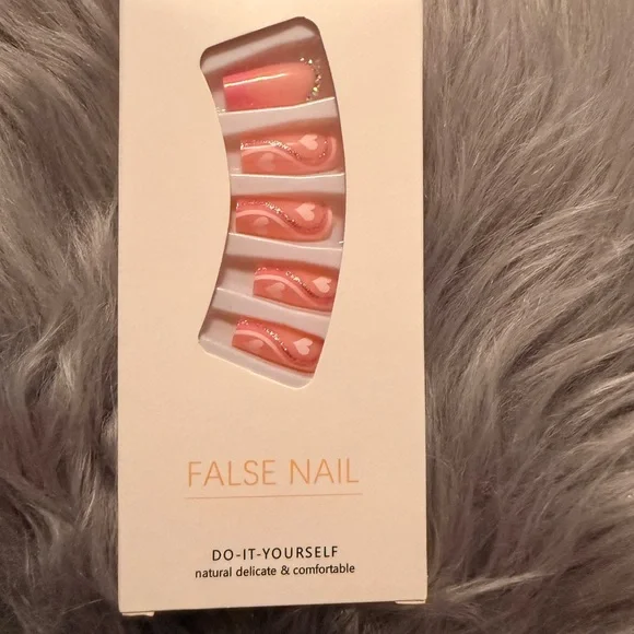 Pink Press-On Nails Set - Picture 2 of 3